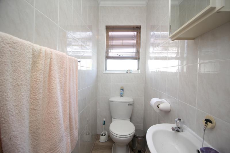 2 Bedroom Property for Sale in Fraaiuitsig Western Cape